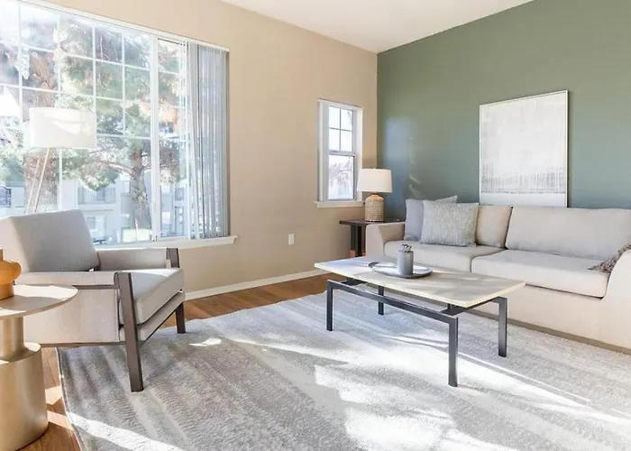 Landing Modern With Amazing Amenities *
