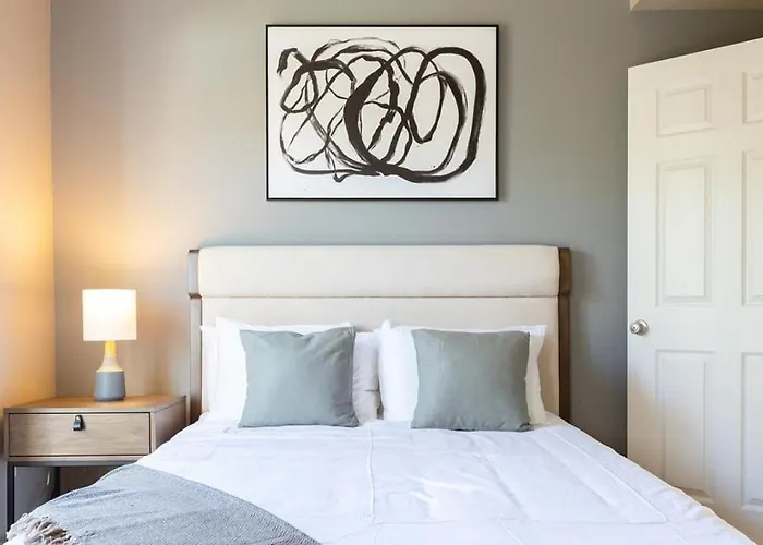 Apartment Landing Modern With Amazing Amenities