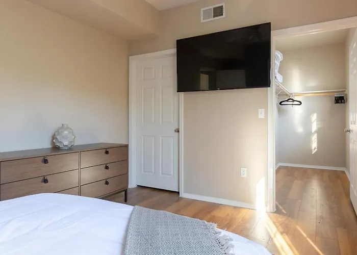 Landing Modern With Amazing Amenities Apartment Chandler